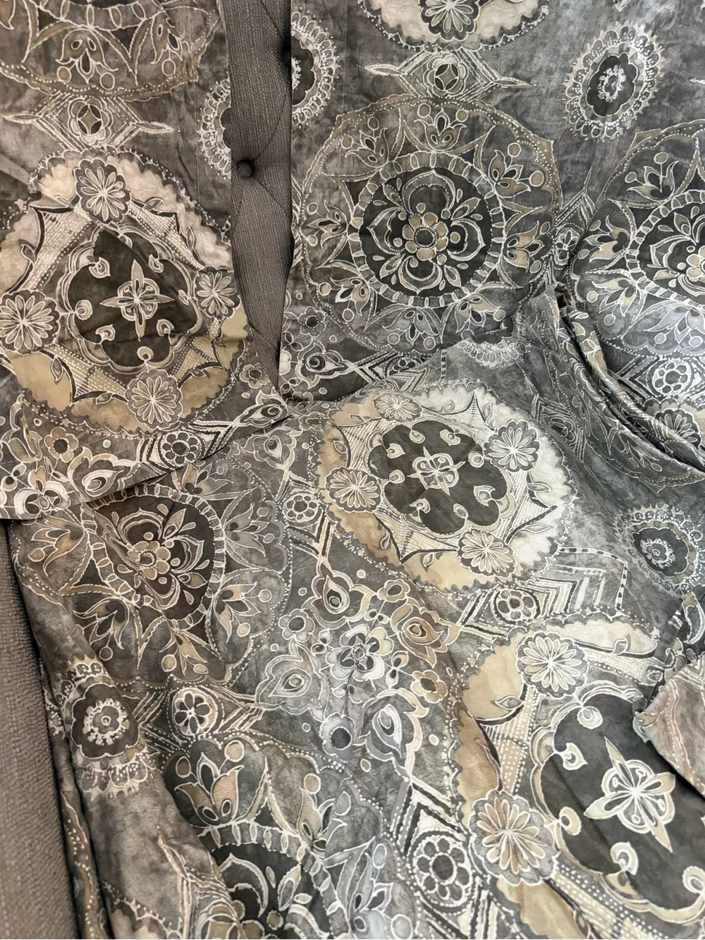 Pottery Barn Taupe Gray Medallion King Duvet Cover and 2 King Pillow Shams